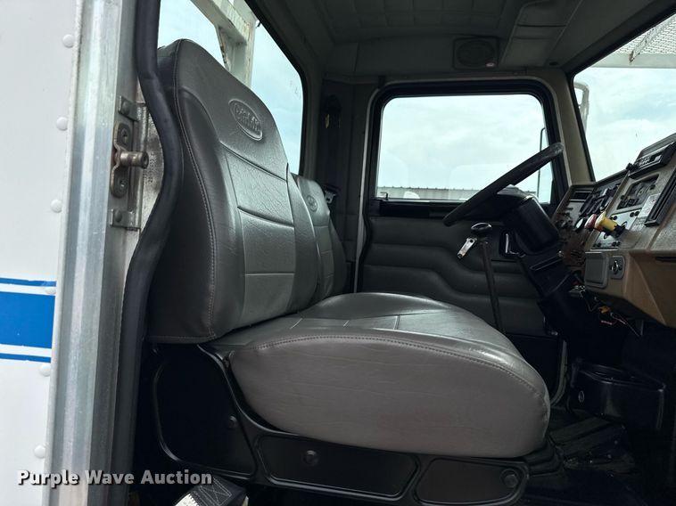 image for item EG6035 2007 Peterbilt 335 bucket truck