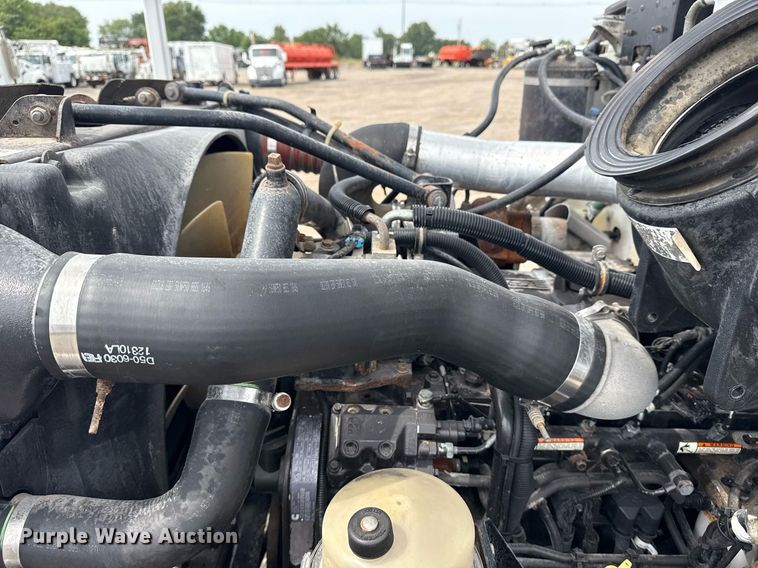 image for item EG6035 2007 Peterbilt 335 bucket truck