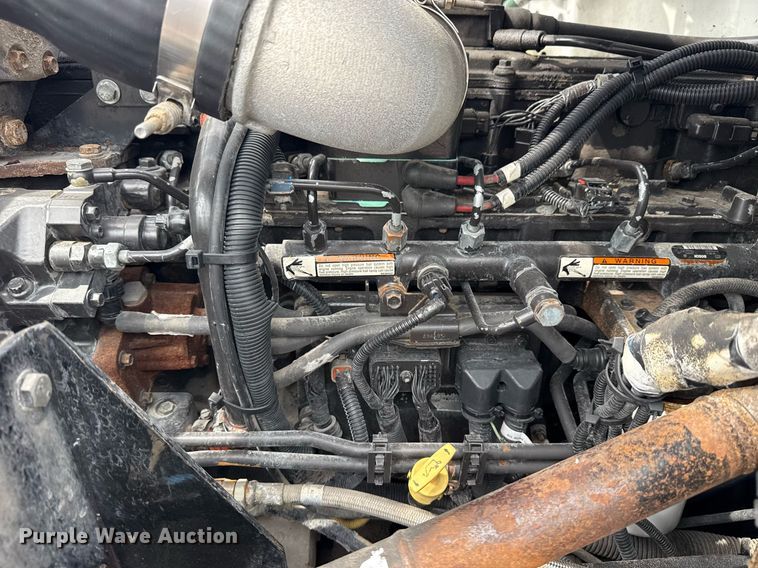 image for item EG6035 2007 Peterbilt 335 bucket truck