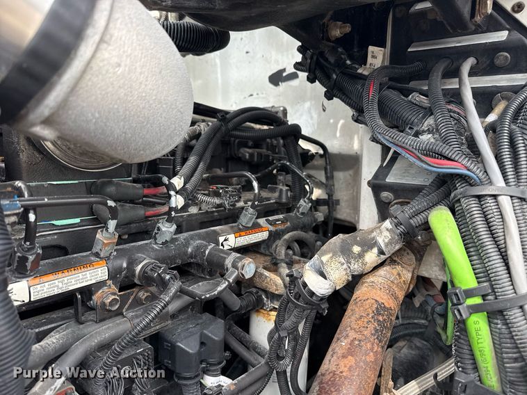 image for item EG6035 2007 Peterbilt 335 bucket truck