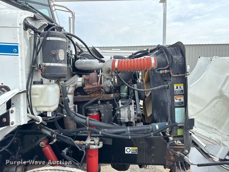 image for item EG6035 2007 Peterbilt 335 bucket truck