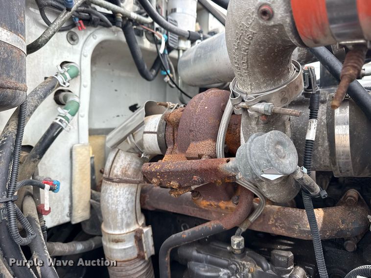 image for item EG6035 2007 Peterbilt 335 bucket truck