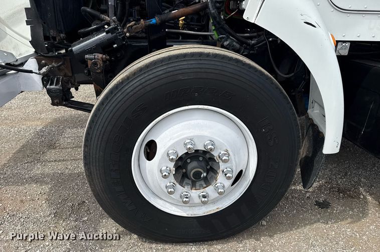 image for item EG6035 2007 Peterbilt 335 bucket truck