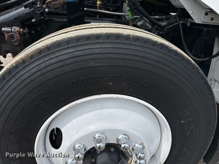 image for item EG6035 2007 Peterbilt 335 bucket truck