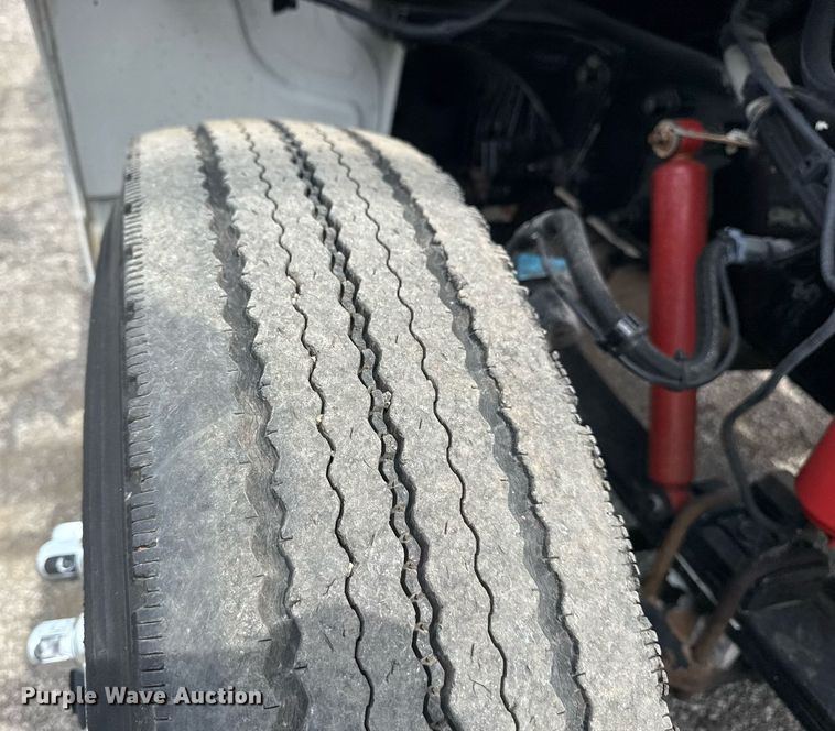 image for item EG6035 2007 Peterbilt 335 bucket truck