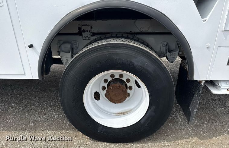 image for item EG6035 2007 Peterbilt 335 bucket truck