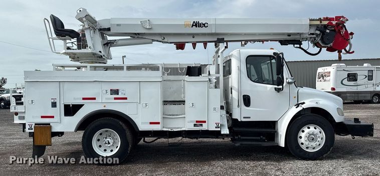 image for item EG6039 2008 Freightliner Business Class M2 digger derrick truck