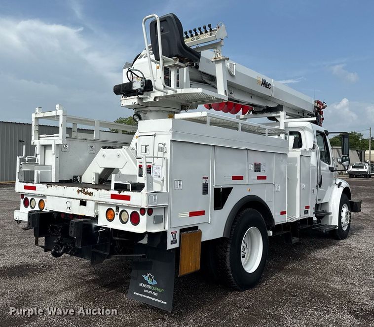 image for item EG6039 2008 Freightliner Business Class M2 digger derrick truck