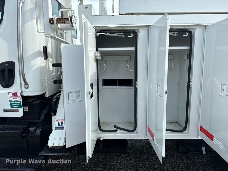 image for item EG6039 2008 Freightliner Business Class M2 digger derrick truck