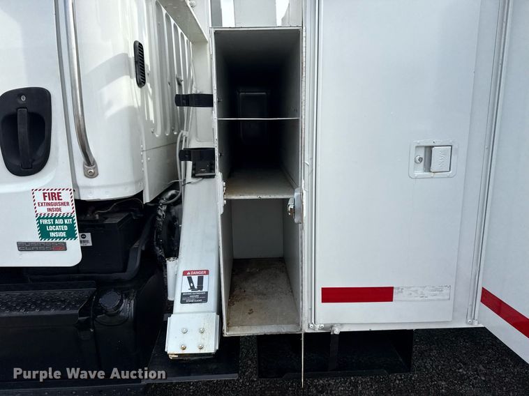 image for item EG6039 2008 Freightliner Business Class M2 digger derrick truck