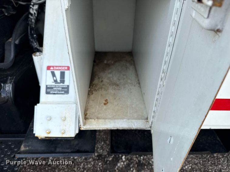 image for item EG6039 2008 Freightliner Business Class M2 digger derrick truck