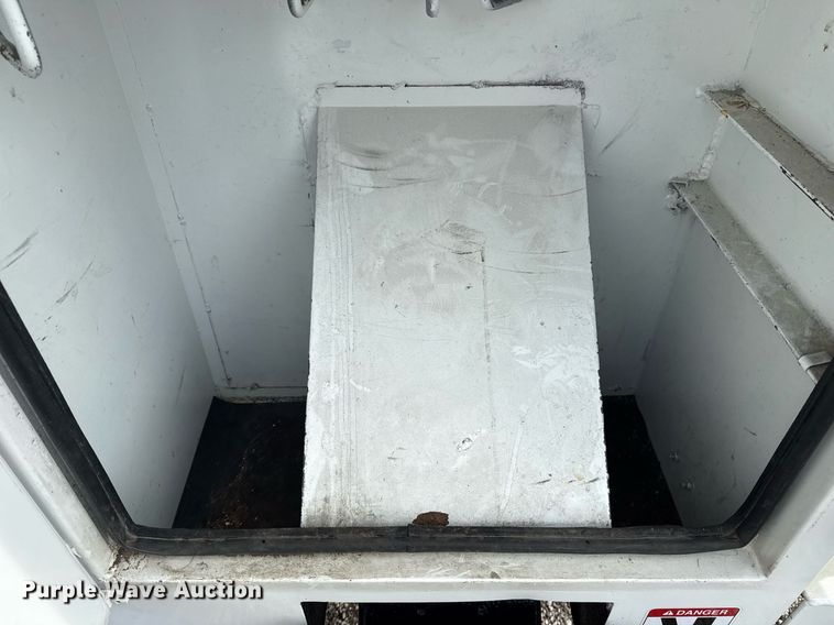 image for item EG6039 2008 Freightliner Business Class M2 digger derrick truck