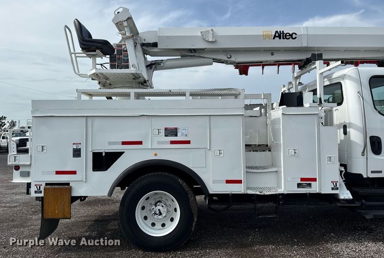 image for item EG6039 2008 Freightliner Business Class M2 digger derrick truck