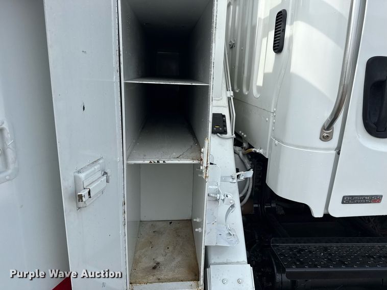 image for item EG6039 2008 Freightliner Business Class M2 digger derrick truck