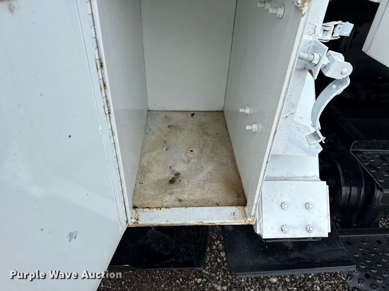 image for item EG6039 2008 Freightliner Business Class M2 digger derrick truck