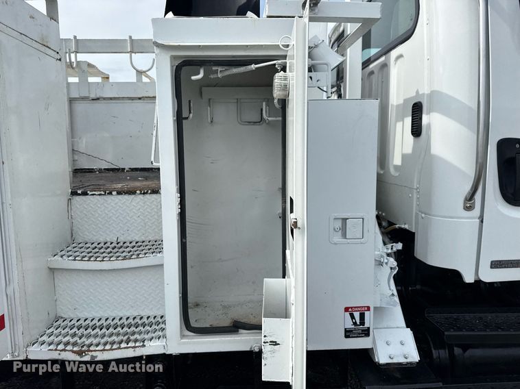 image for item EG6039 2008 Freightliner Business Class M2 digger derrick truck