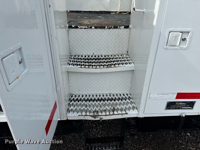 image for item EG6039 2008 Freightliner Business Class M2 digger derrick truck