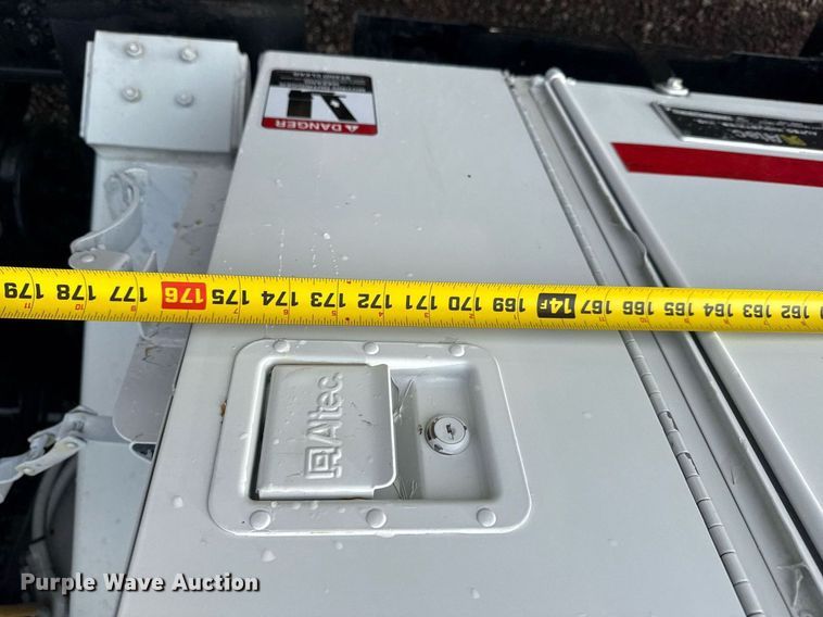 image for item EG6039 2008 Freightliner Business Class M2 digger derrick truck