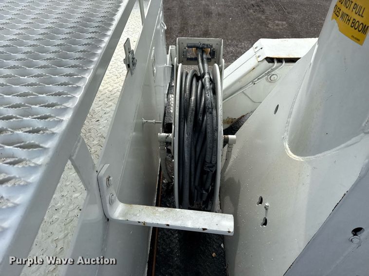 image for item EG6039 2008 Freightliner Business Class M2 digger derrick truck