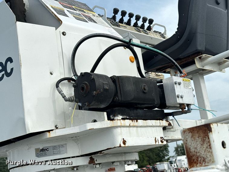 image for item EG6039 2008 Freightliner Business Class M2 digger derrick truck