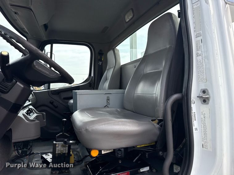 image for item EG6039 2008 Freightliner Business Class M2 digger derrick truck