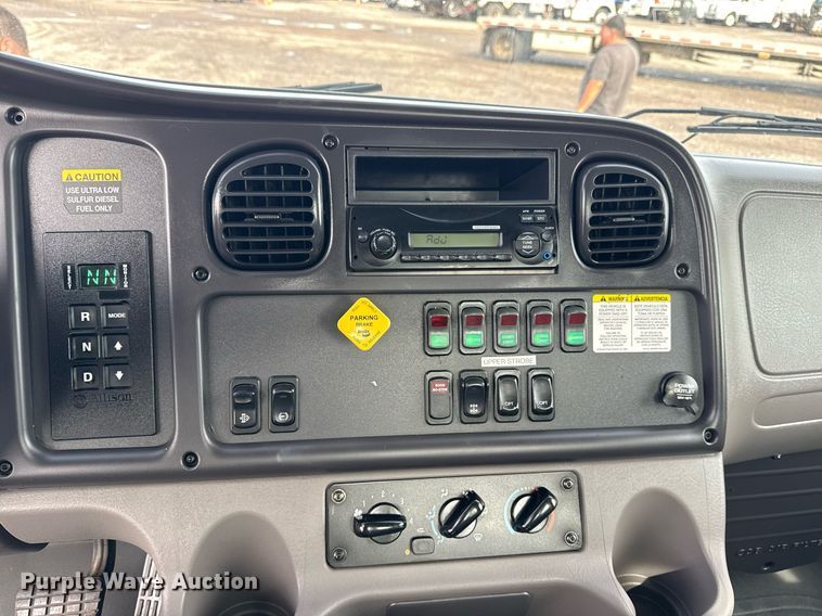 image for item EG6039 2008 Freightliner Business Class M2 digger derrick truck