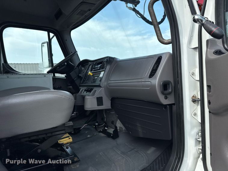 image for item EG6039 2008 Freightliner Business Class M2 digger derrick truck