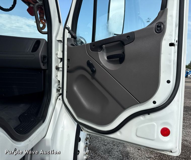 image for item EG6039 2008 Freightliner Business Class M2 digger derrick truck