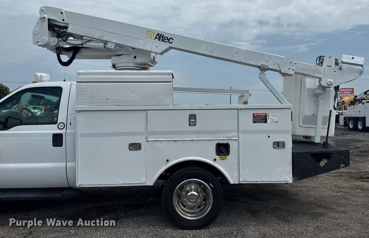 image for item EG6041 2011 Ford F450 Super Duty bucket truck