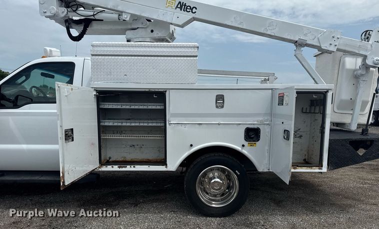 image for item EG6041 2011 Ford F450 Super Duty bucket truck