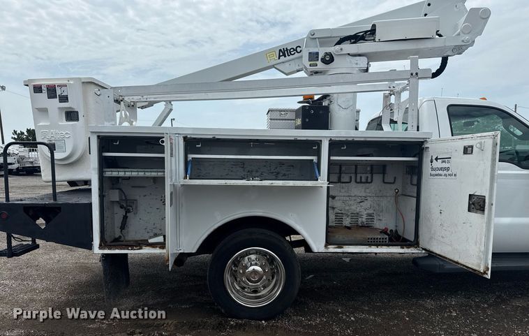 image for item EG6041 2011 Ford F450 Super Duty bucket truck