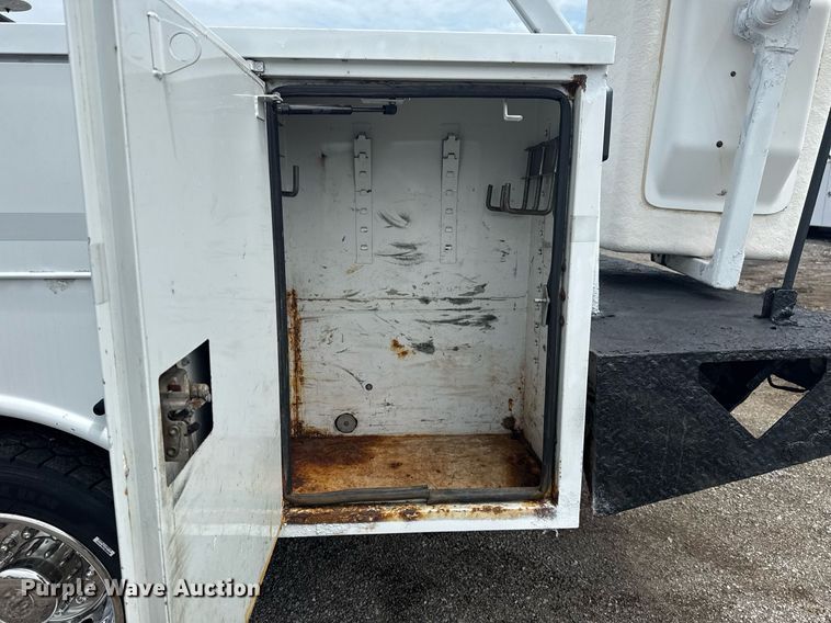 image for item EG6041 2011 Ford F450 Super Duty bucket truck