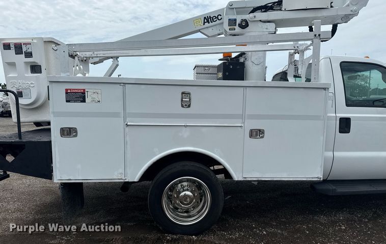 image for item EG6041 2011 Ford F450 Super Duty bucket truck