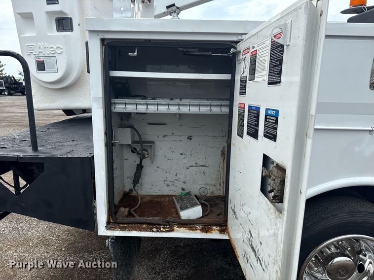 image for item EG6041 2011 Ford F450 Super Duty bucket truck