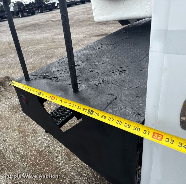 image for item EG6041 2011 Ford F450 Super Duty bucket truck