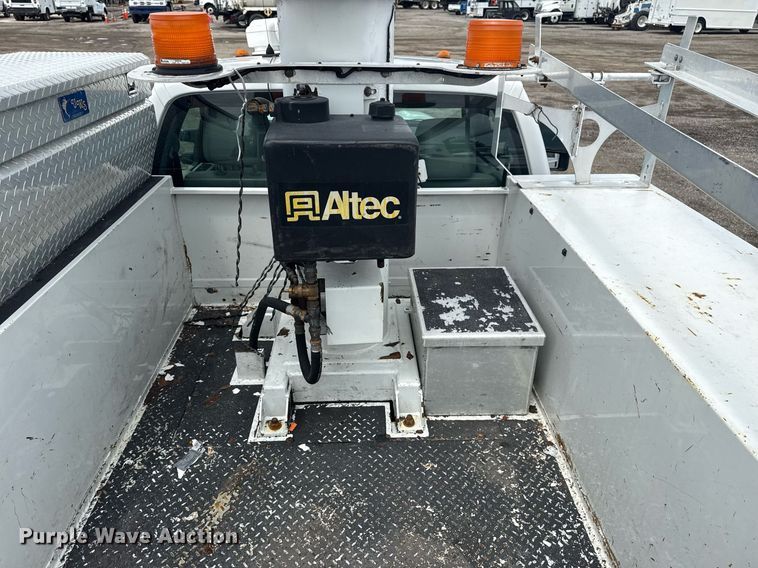 image for item EG6041 2011 Ford F450 Super Duty bucket truck