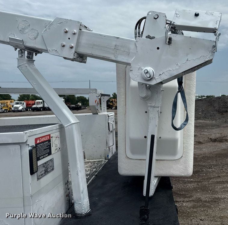 image for item EG6041 2011 Ford F450 Super Duty bucket truck