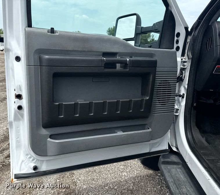 image for item EG6041 2011 Ford F450 Super Duty bucket truck