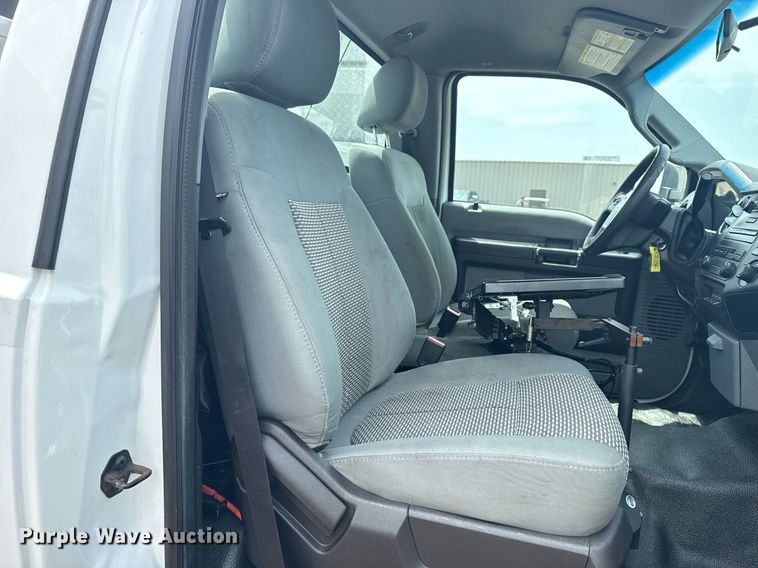 image for item EG6041 2011 Ford F450 Super Duty bucket truck