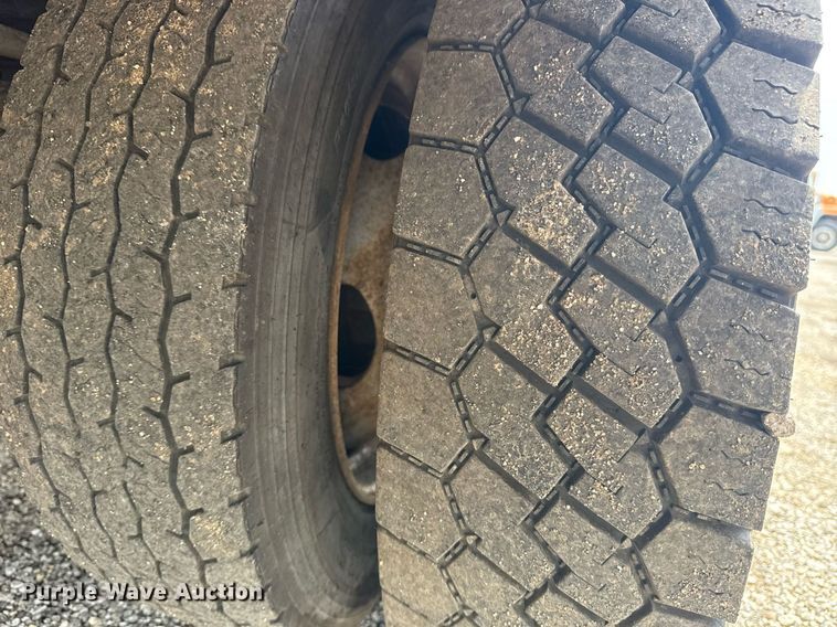 image for item EG6041 2011 Ford F450 Super Duty bucket truck