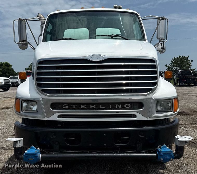 image for item EG6044 2003 Sterling L9500 water truck