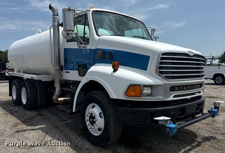 image for item EG6044 2003 Sterling L9500 water truck