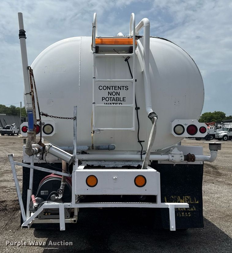 image for item EG6044 2003 Sterling L9500 water truck