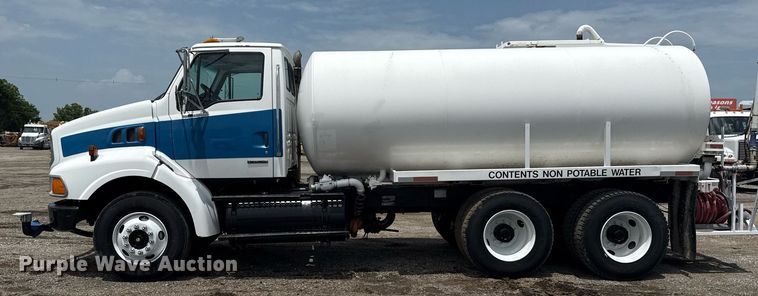 image for item EG6044 2003 Sterling L9500 water truck