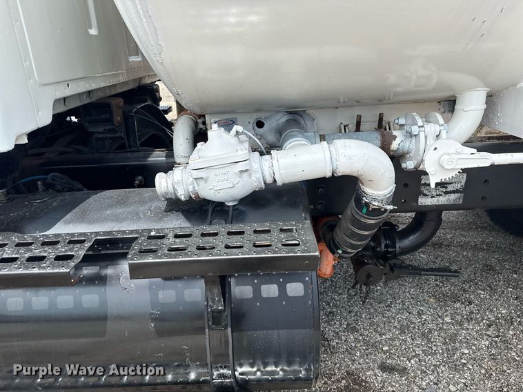 image for item EG6044 2003 Sterling L9500 water truck