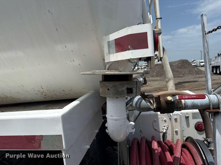 image for item EG6044 2003 Sterling L9500 water truck