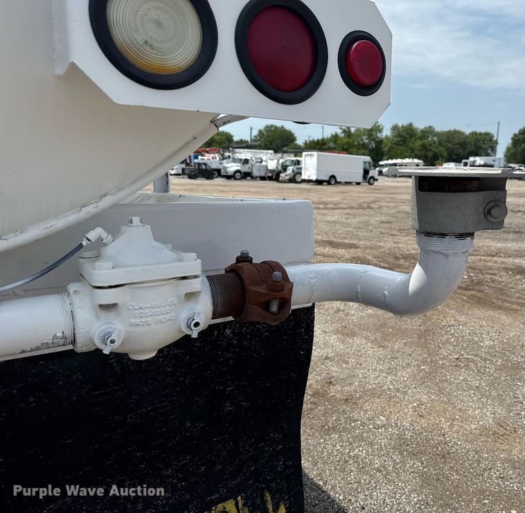 image for item EG6044 2003 Sterling L9500 water truck