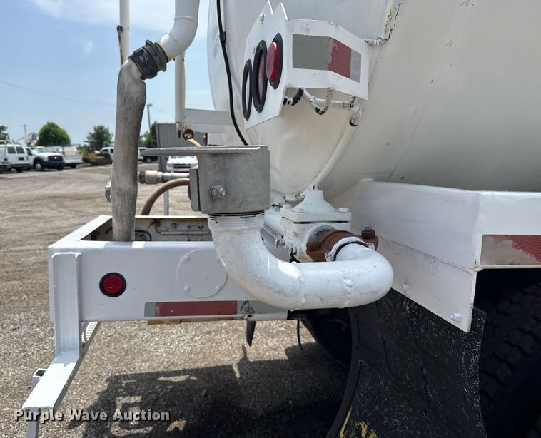 image for item EG6044 2003 Sterling L9500 water truck