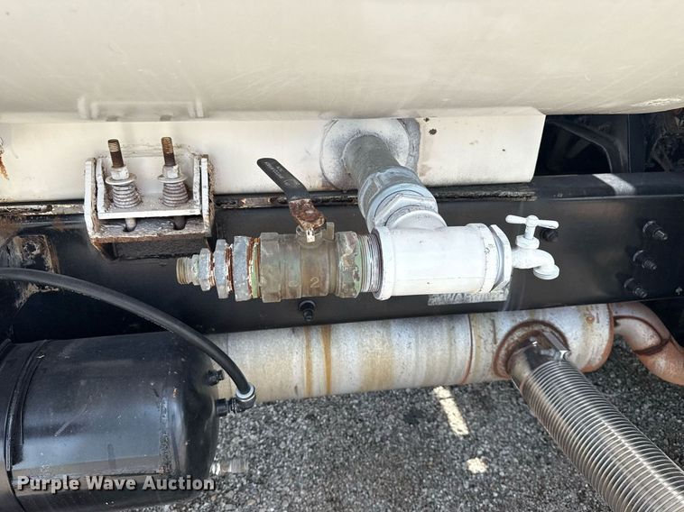 image for item EG6044 2003 Sterling L9500 water truck