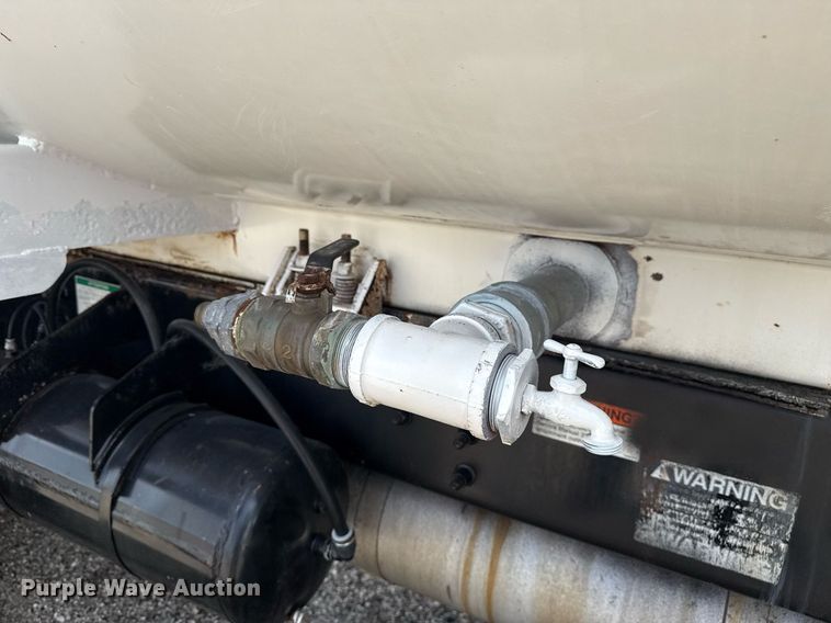 image for item EG6044 2003 Sterling L9500 water truck